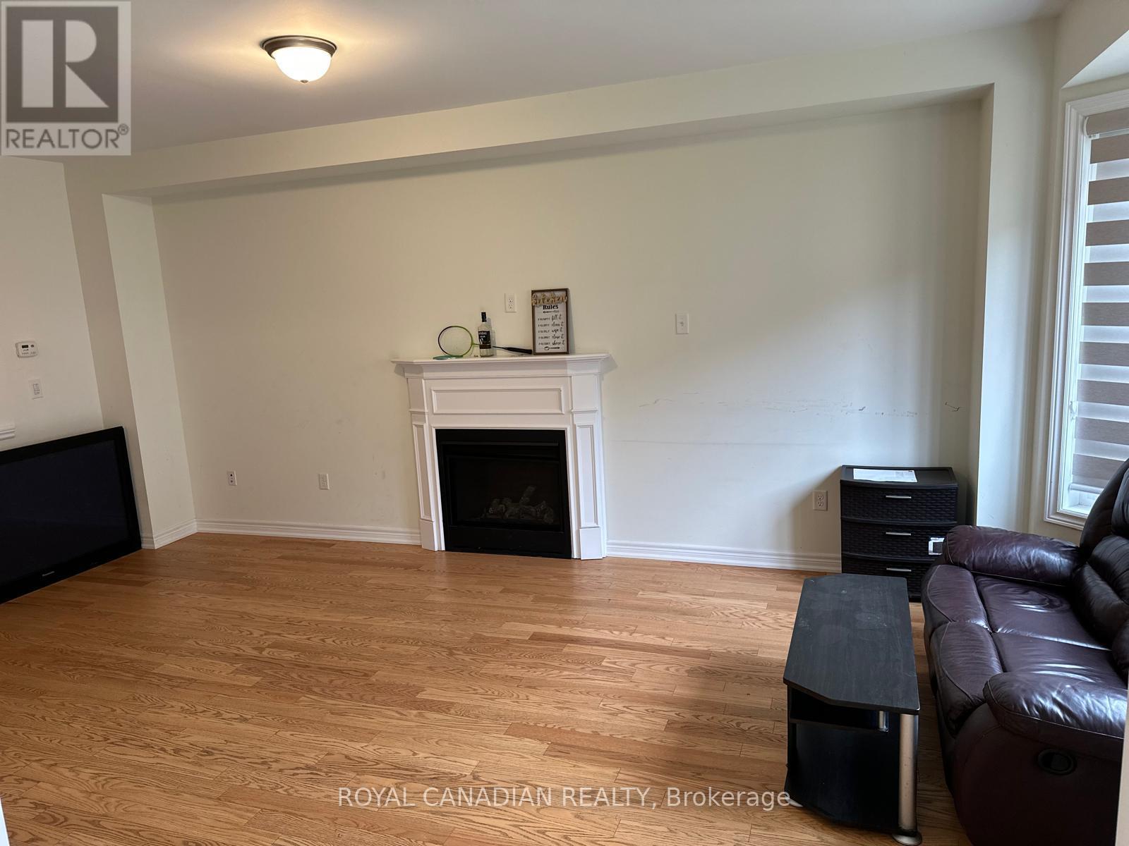 Upper - 3 Bushwood Trail, Brampton, Ontario  L7A 5J7 - Photo 4 - W12632734