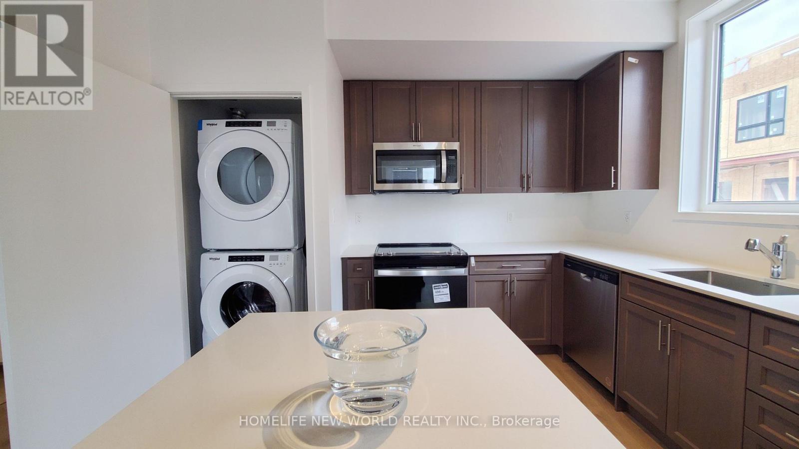 3 - 15 Lytham Green Circle, Newmarket, Ontario  L3Y 0H3 - Photo 7 - N12632752