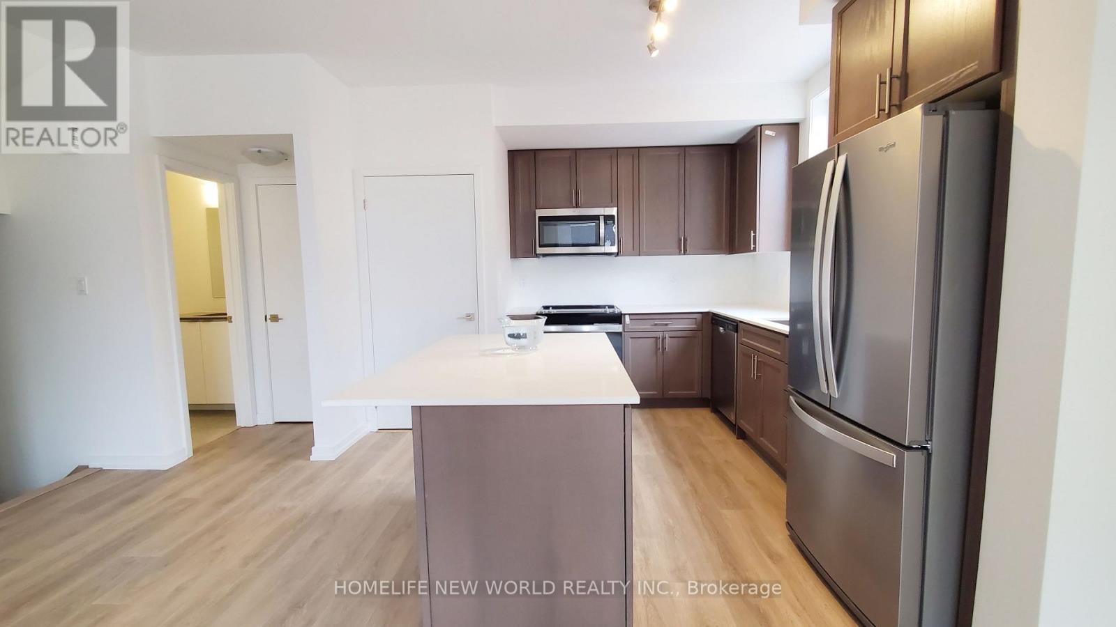 3 - 15 Lytham Green Circle, Newmarket, Ontario  L3Y 0H3 - Photo 9 - N12632752