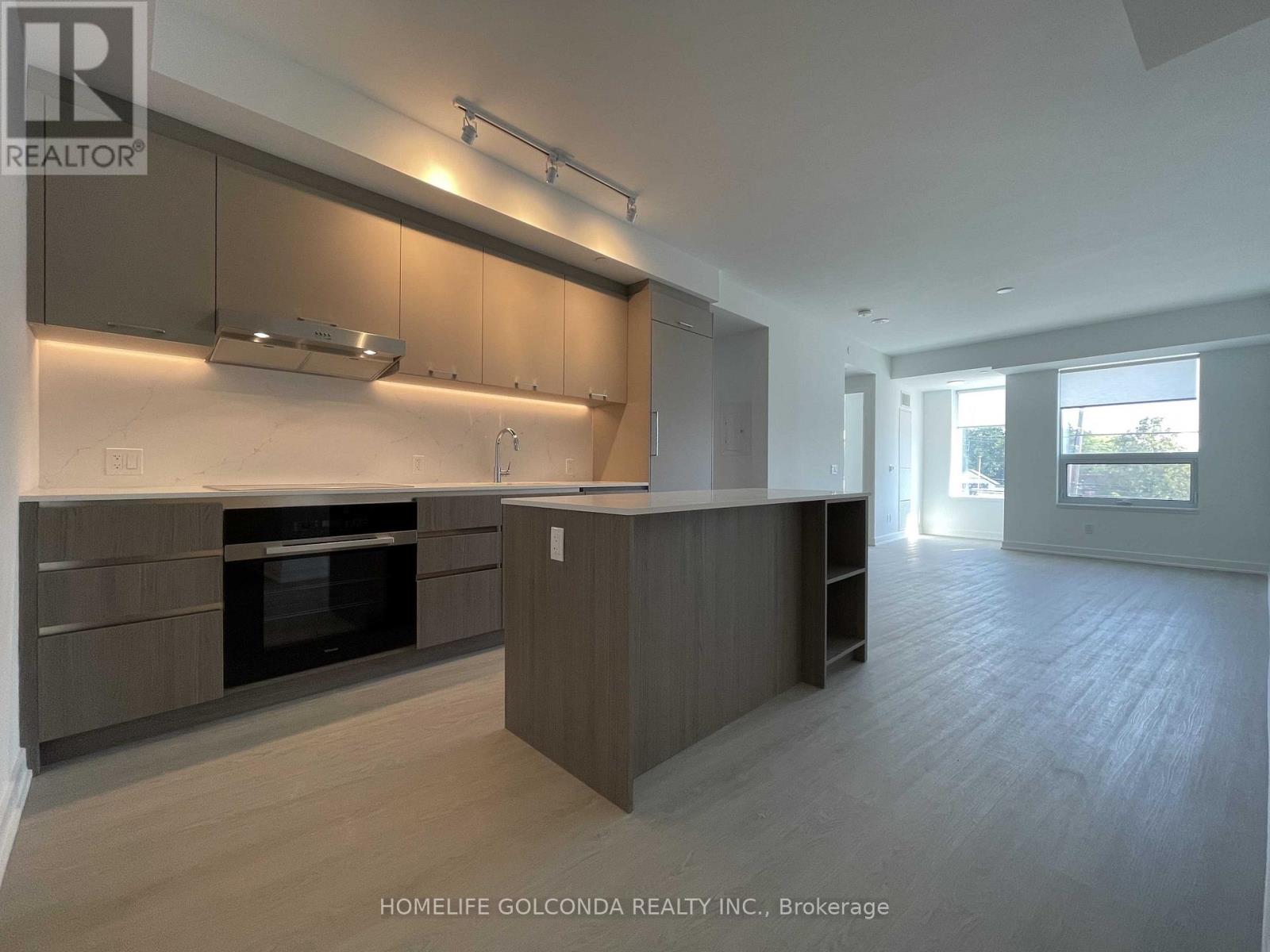 210 - 8188 YONGE STREET, Vaughan, Ontario