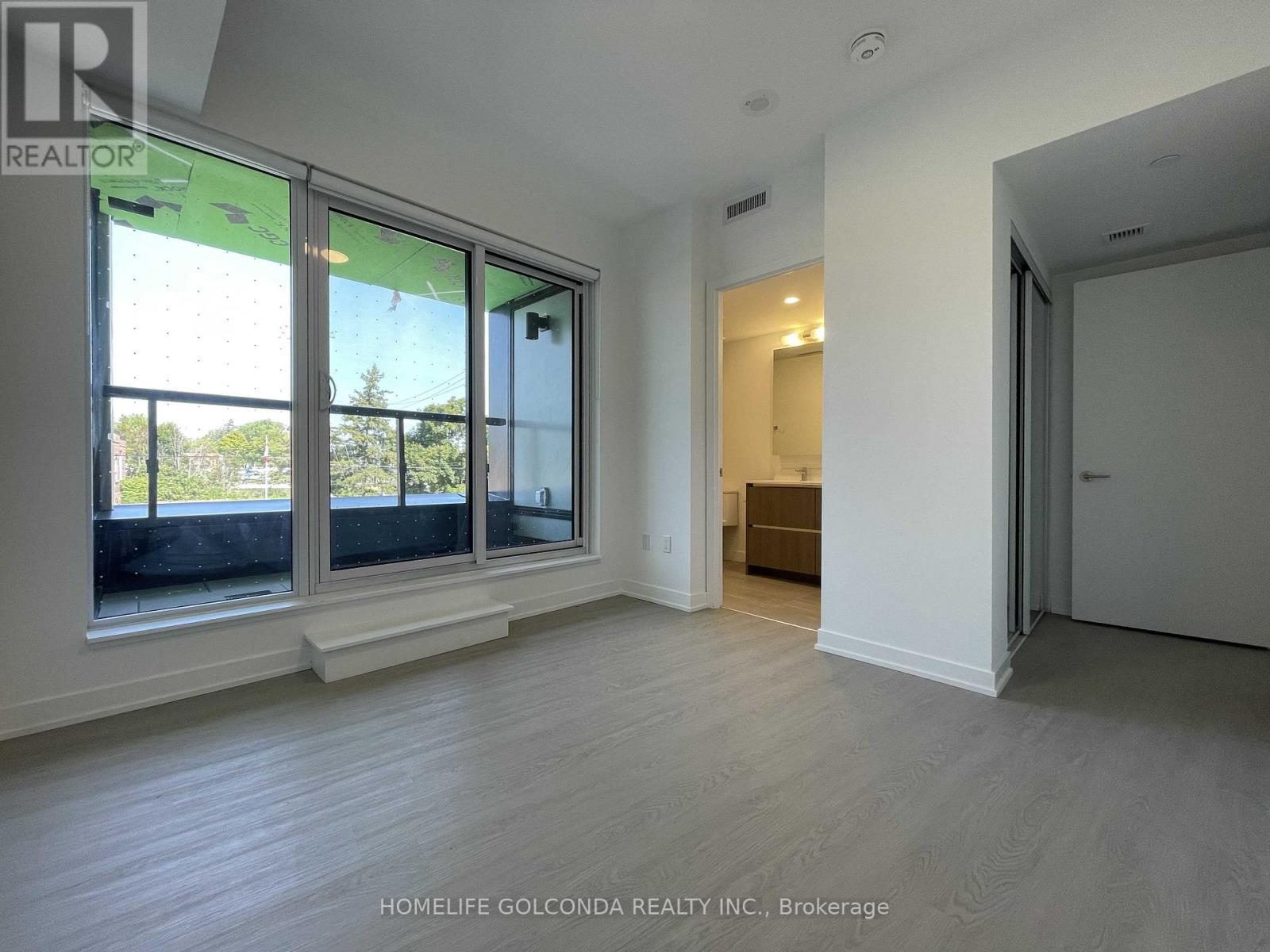 210 - 8188 Yonge Street, Vaughan, Ontario  L4J 1W5 - Photo 2 - N12632762