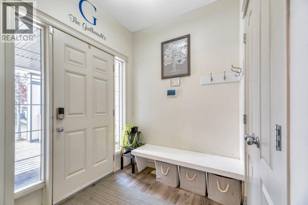 32 Copperpond Heights Se, Calgary, Alberta  T2Z 0X3 - Photo 3 - A2267375