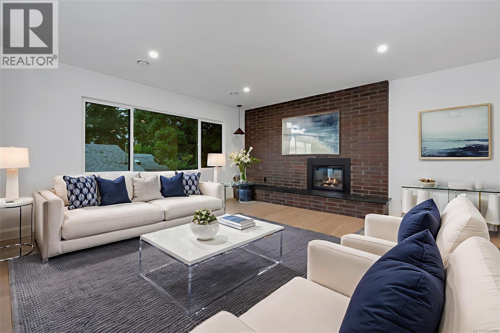 1041 Hulford St, Saanich, British Columbia  V8X 3B5 - Photo 5 - 1021488