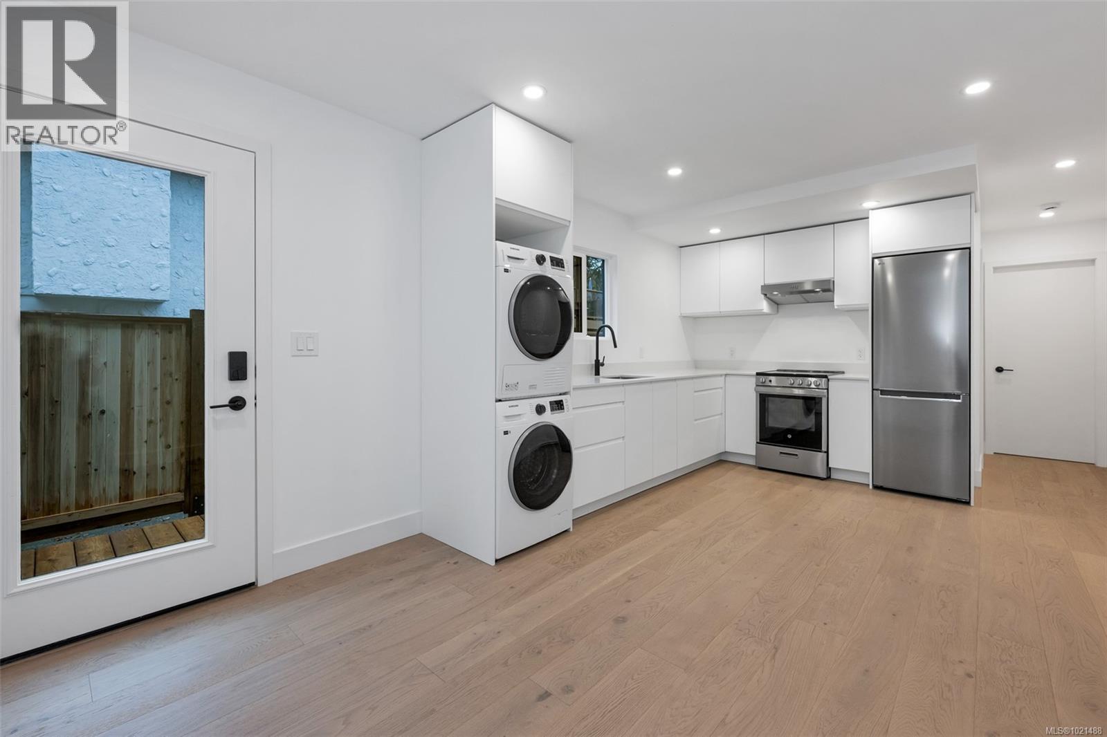 1041 Hulford St, Saanich, British Columbia  V8X 3B5 - Photo 23 - 1021488