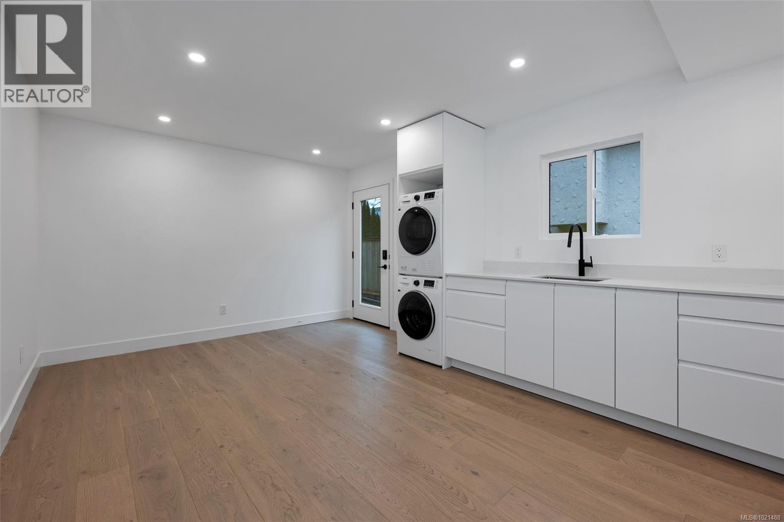 1041 Hulford St, Saanich, British Columbia  V8X 3B5 - Photo 24 - 1021488