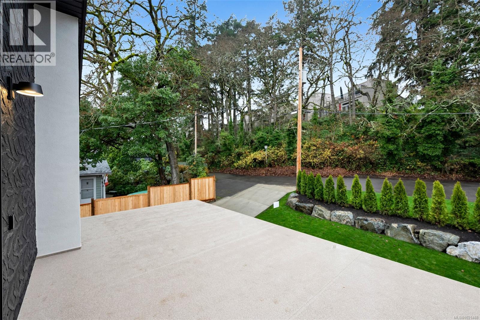 1041 Hulford St, Saanich, British Columbia  V8X 3B5 - Photo 31 - 1021488