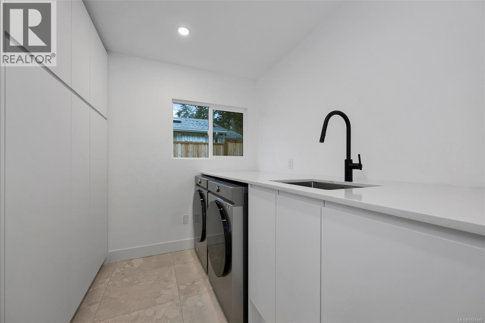 1041 Hulford St, Saanich, British Columbia  V8X 3B5 - Photo 27 - 1021488