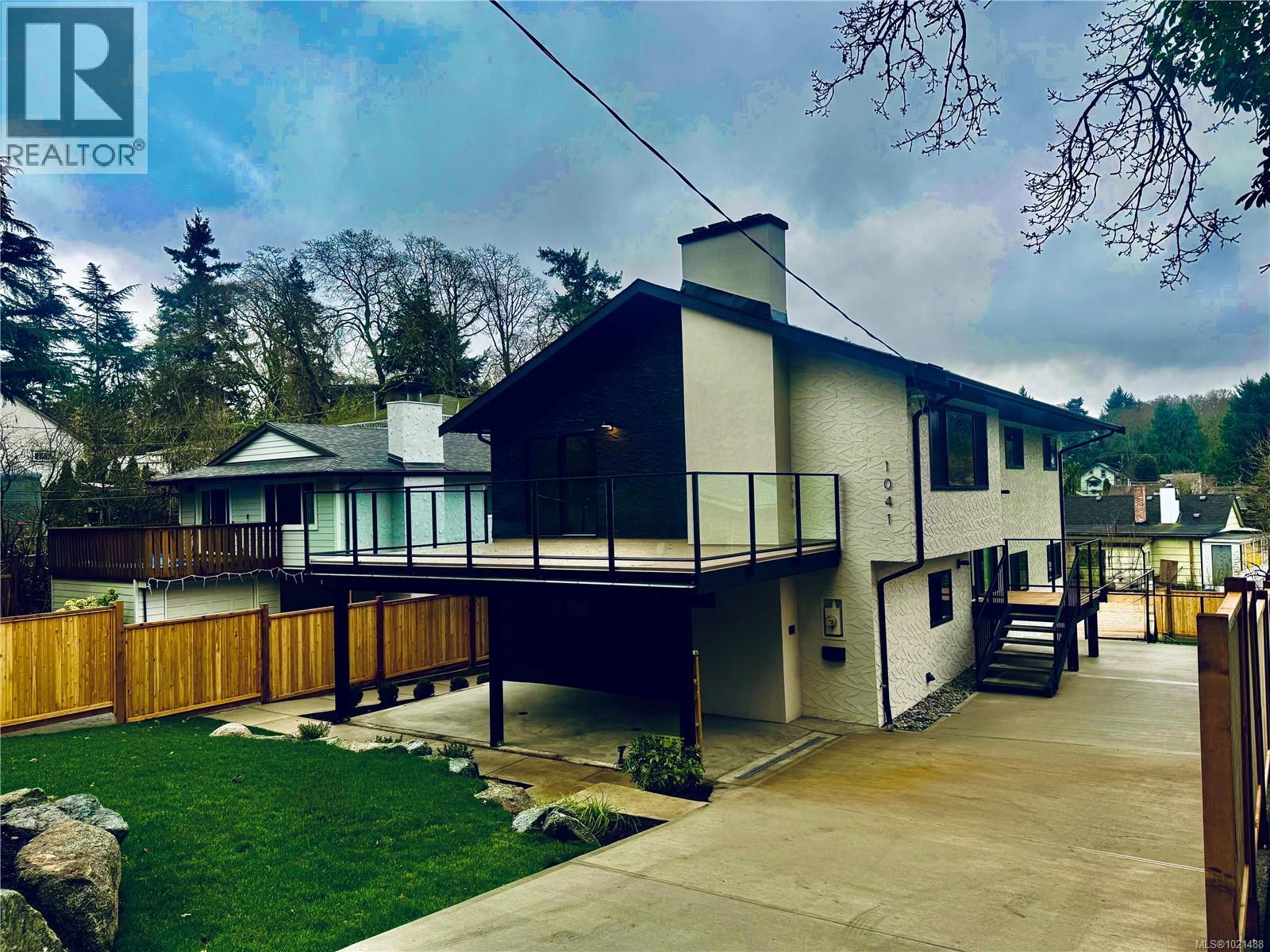 1041 Hulford St, Saanich, British Columbia