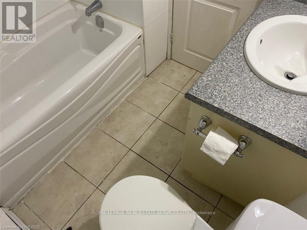 Second Floor - 385 Kerr Street, Oakville, Ontario  L6K 3B9 - Photo 15 - W12632776