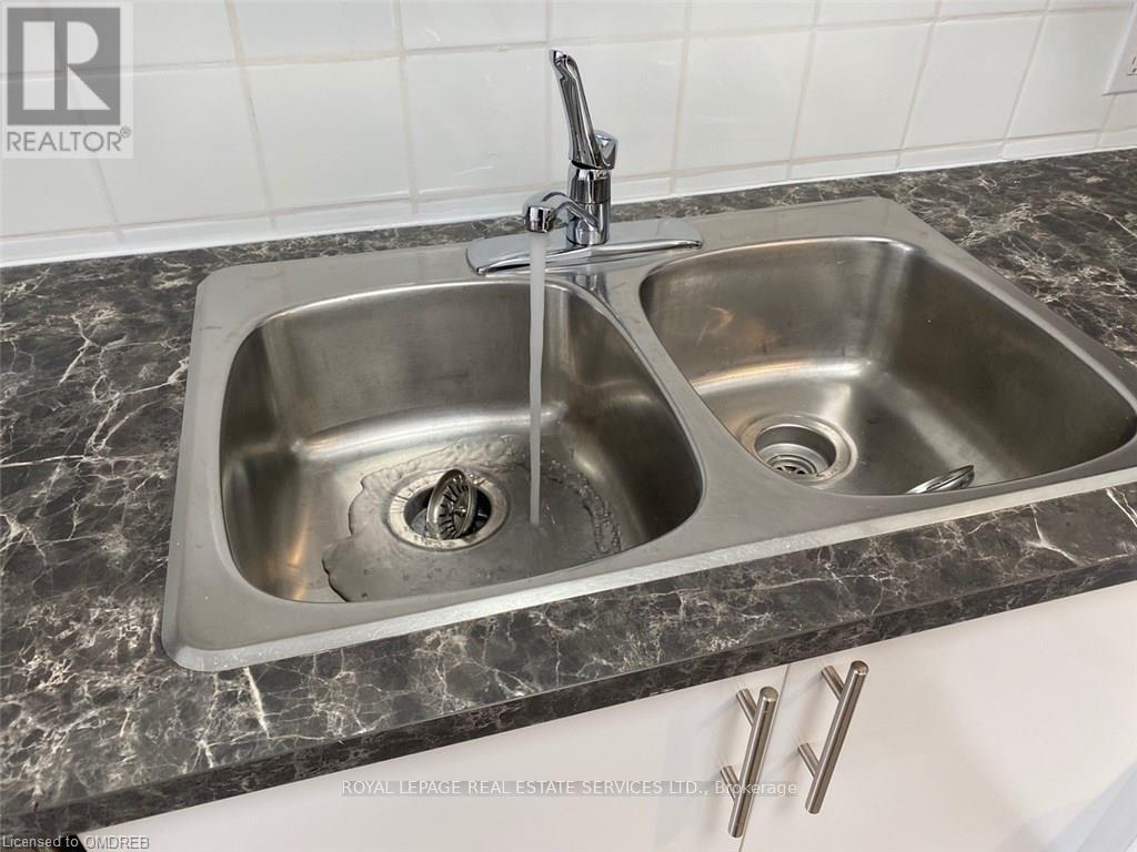 Second Floor - 385 Kerr Street, Oakville, Ontario  L6K 3B9 - Photo 5 - W12632776