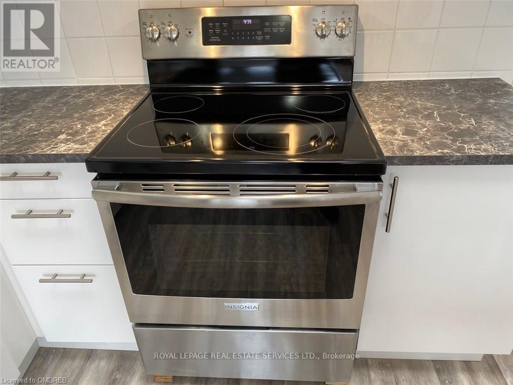 Second Floor - 385 Kerr Street, Oakville, Ontario  L6K 3B9 - Photo 7 - W12632776