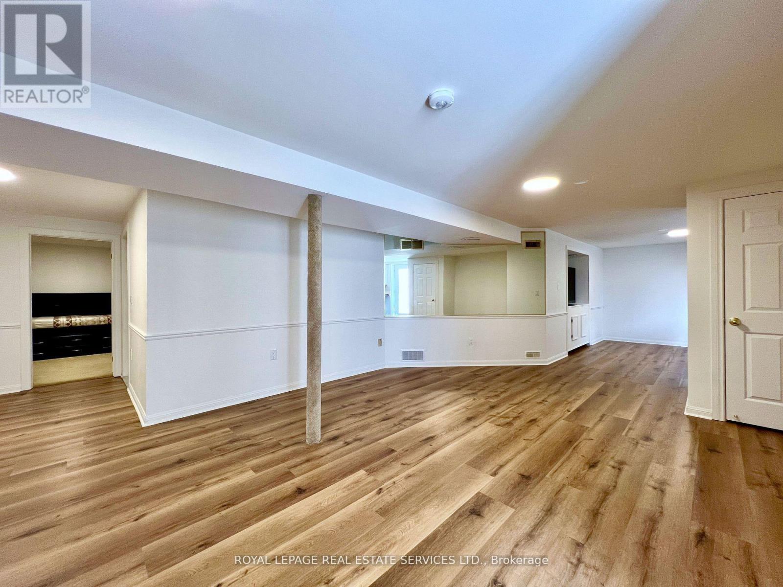 1450 Greenbriar Drive, Oakville, Ontario  L6M 1Z3 - Photo 12 - W12632780