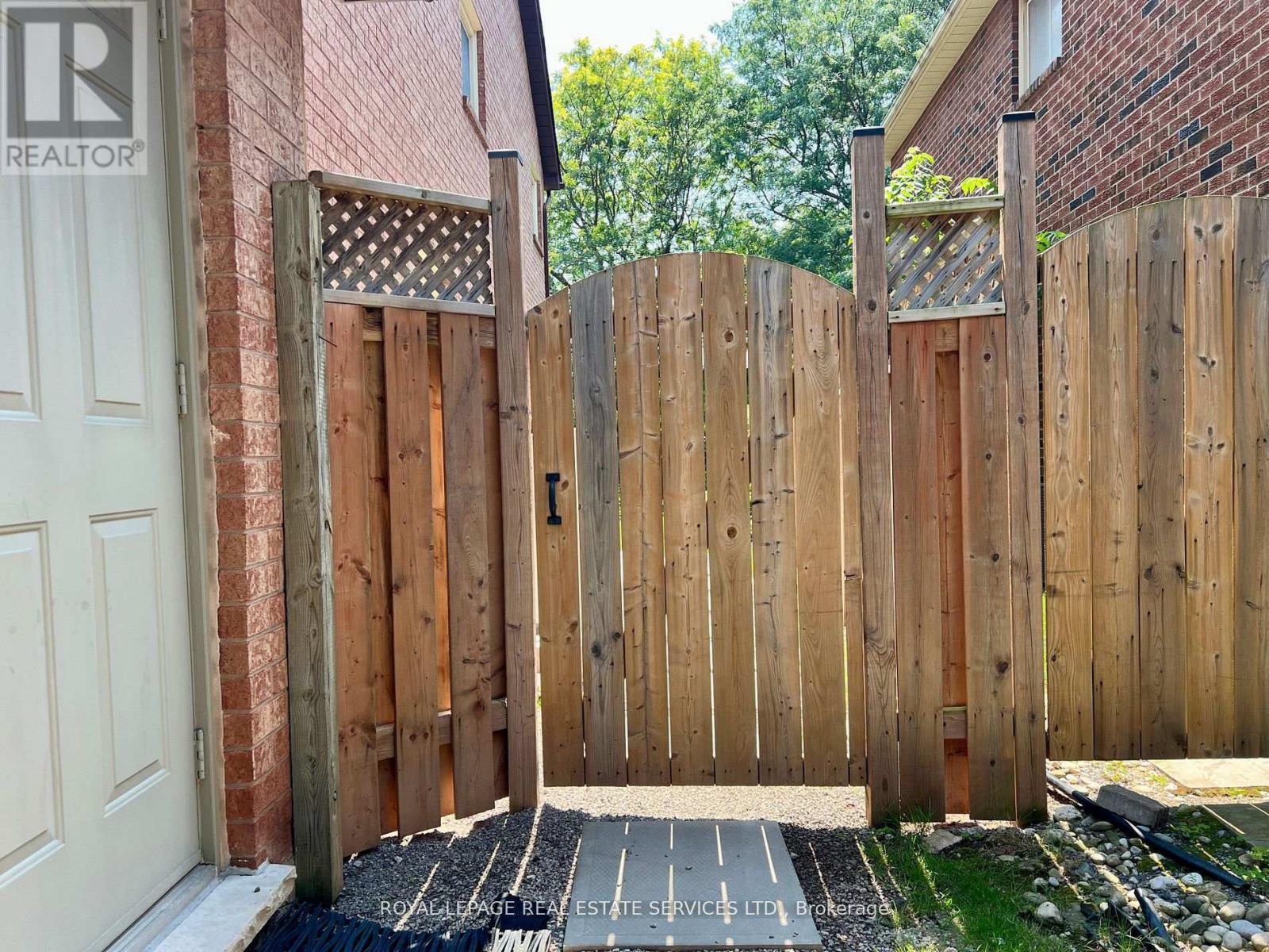 1450 Greenbriar Drive, Oakville, Ontario  L6M 1Z3 - Photo 2 - W12632780