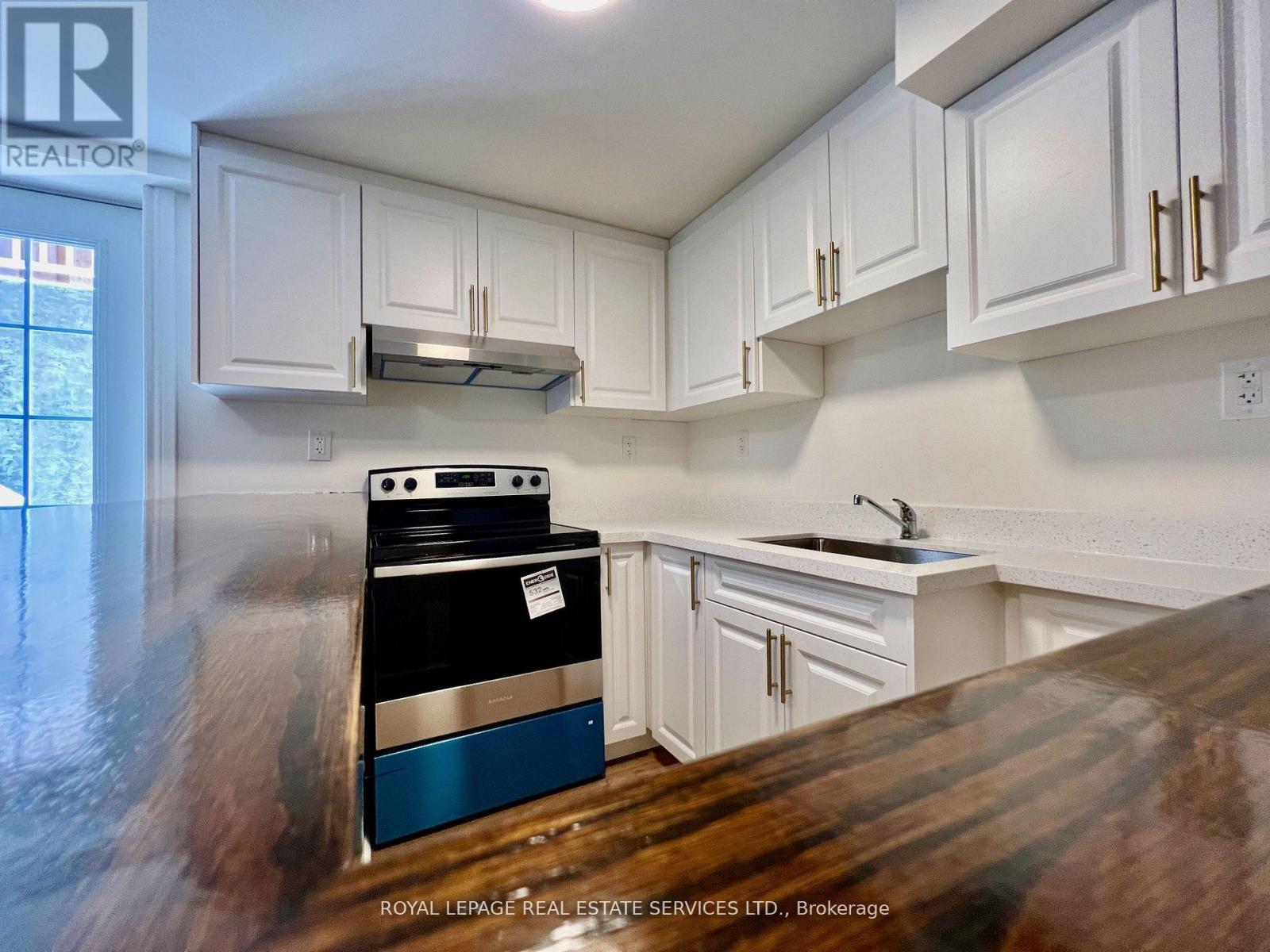 1450 Greenbriar Drive, Oakville, Ontario  L6M 1Z3 - Photo 5 - W12632780