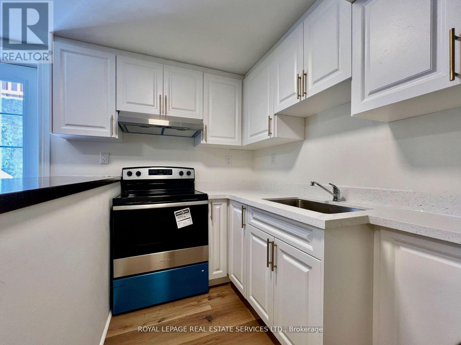 1450 Greenbriar Drive, Oakville, Ontario  L6M 1Z3 - Photo 6 - W12632780