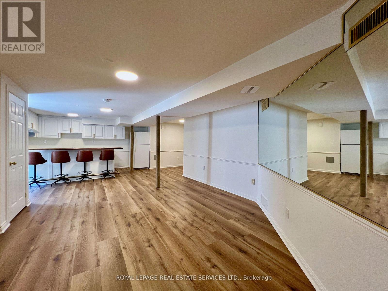 1450 Greenbriar Drive, Oakville, Ontario  L6M 1Z3 - Photo 8 - W12632780