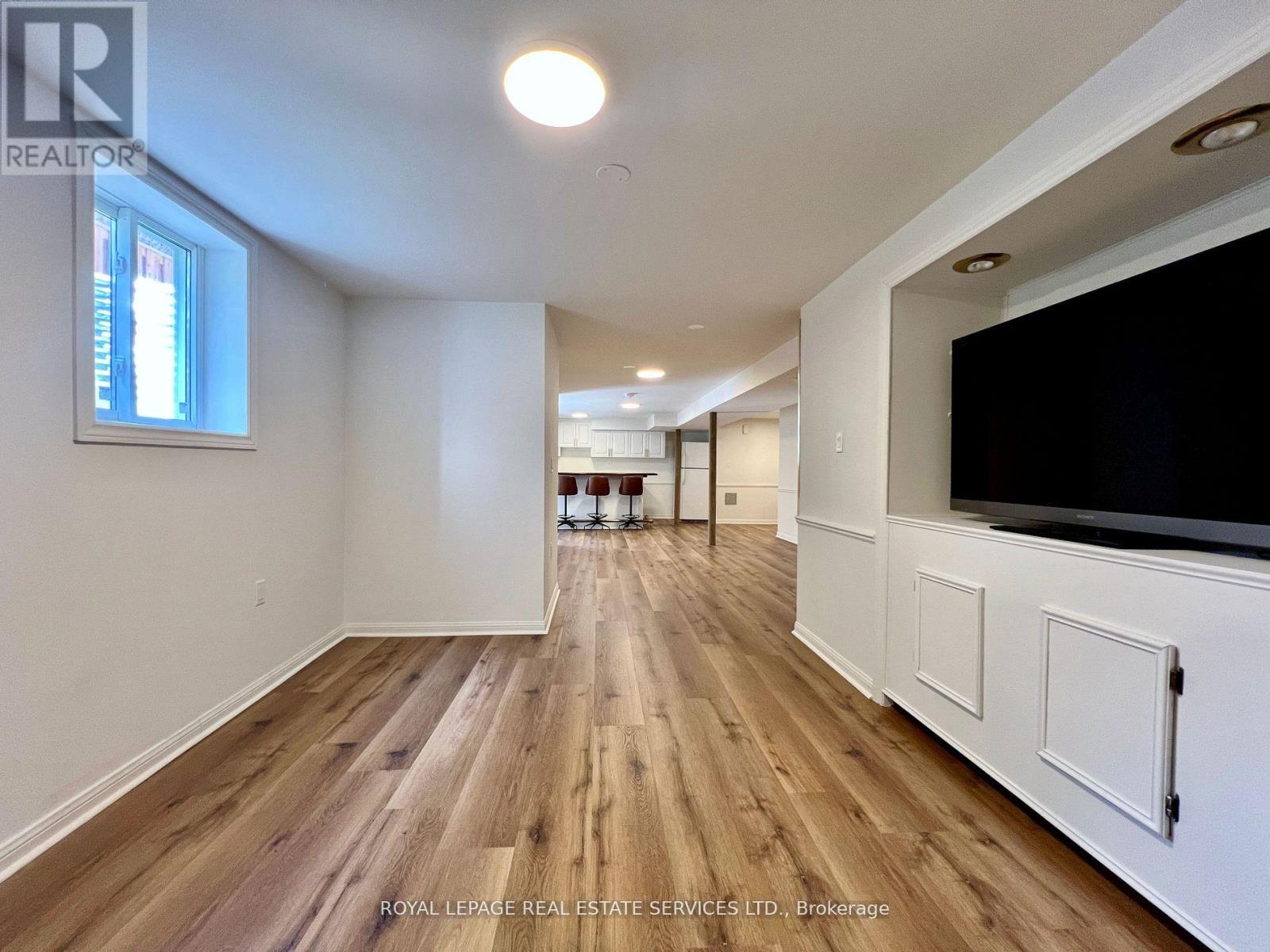 1450 Greenbriar Drive, Oakville, Ontario  L6M 1Z3 - Photo 9 - W12632780