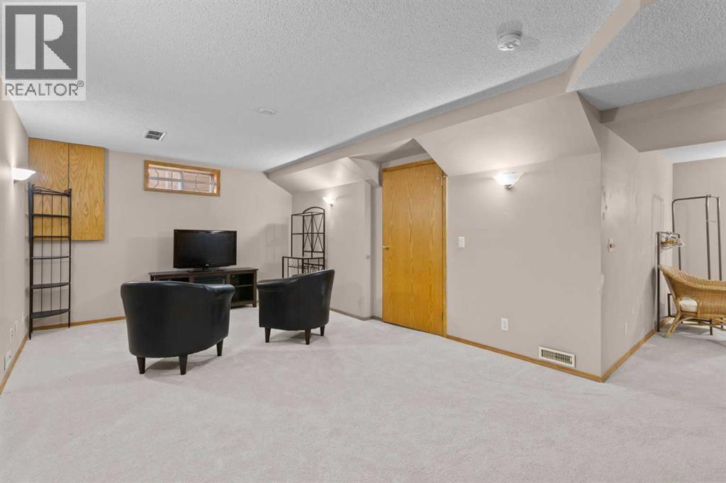 104 Hampshire Close Nw, Calgary, Alberta  T3A 4X9 - Photo 33 - A2267985