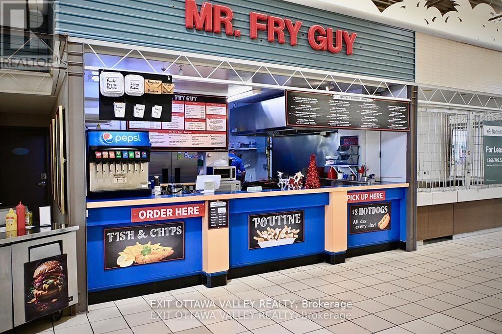 1100 PEMBROKE STREET, Pembroke, Ontario