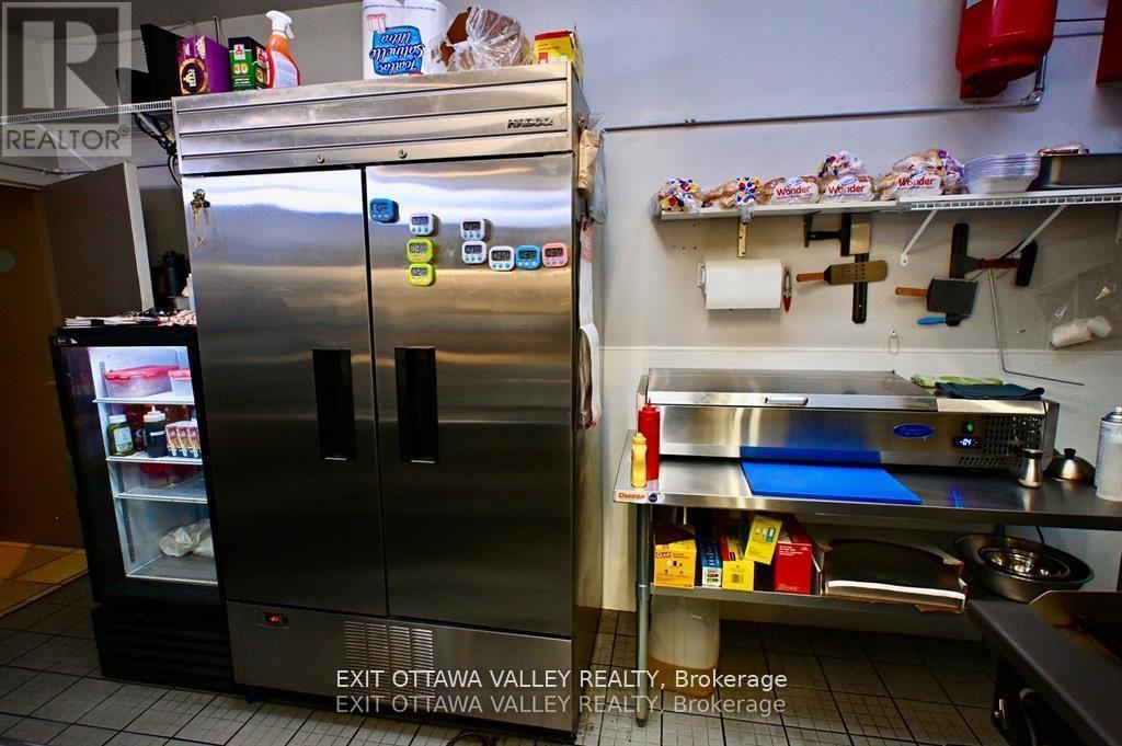 1100 Pembroke Street, Pembroke, Ontario K8A 6Y7 - Photo 12 - X12632804