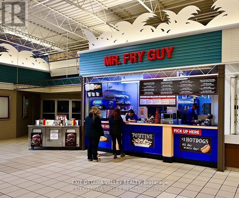 1100 Pembroke Street, Pembroke, Ontario K8A 6Y7 - Photo 8 - X12632804