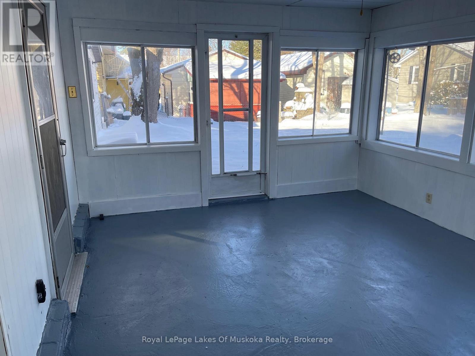 560 John Street N, Gravenhurst (Muskoka (S)), Ontario  P1P 1G2 - Photo 3 - X12630564