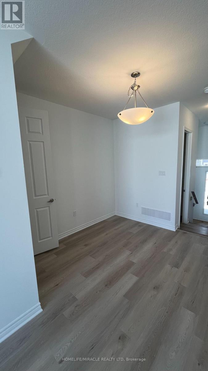 17 Canterhome Street, Kitchener, Ontario  N2R 0V2 - Photo 7 - X12630594