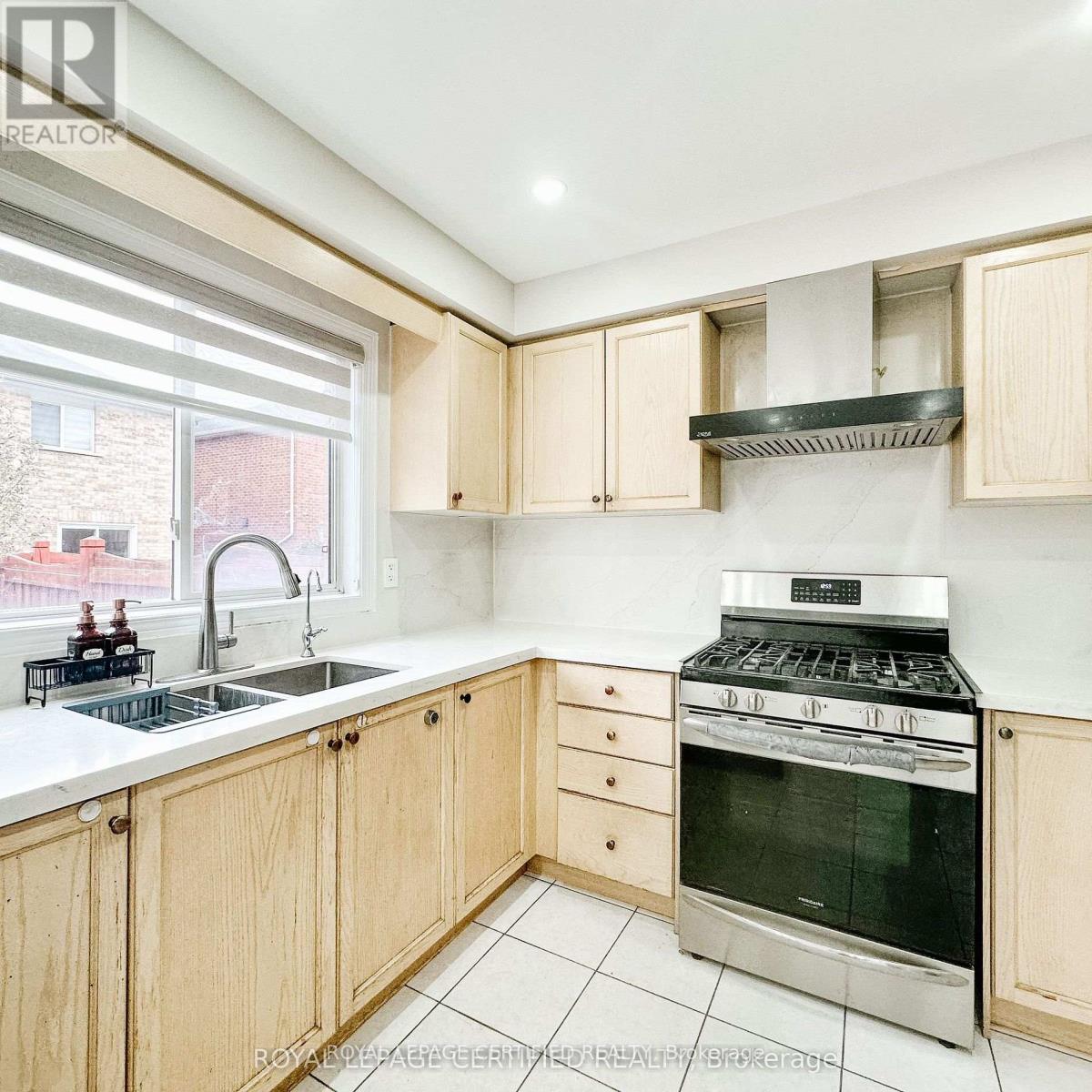 30 Lucerne Drive, Vaughan, Ontario  L4H 2Y2 - Photo 15 - N12632810