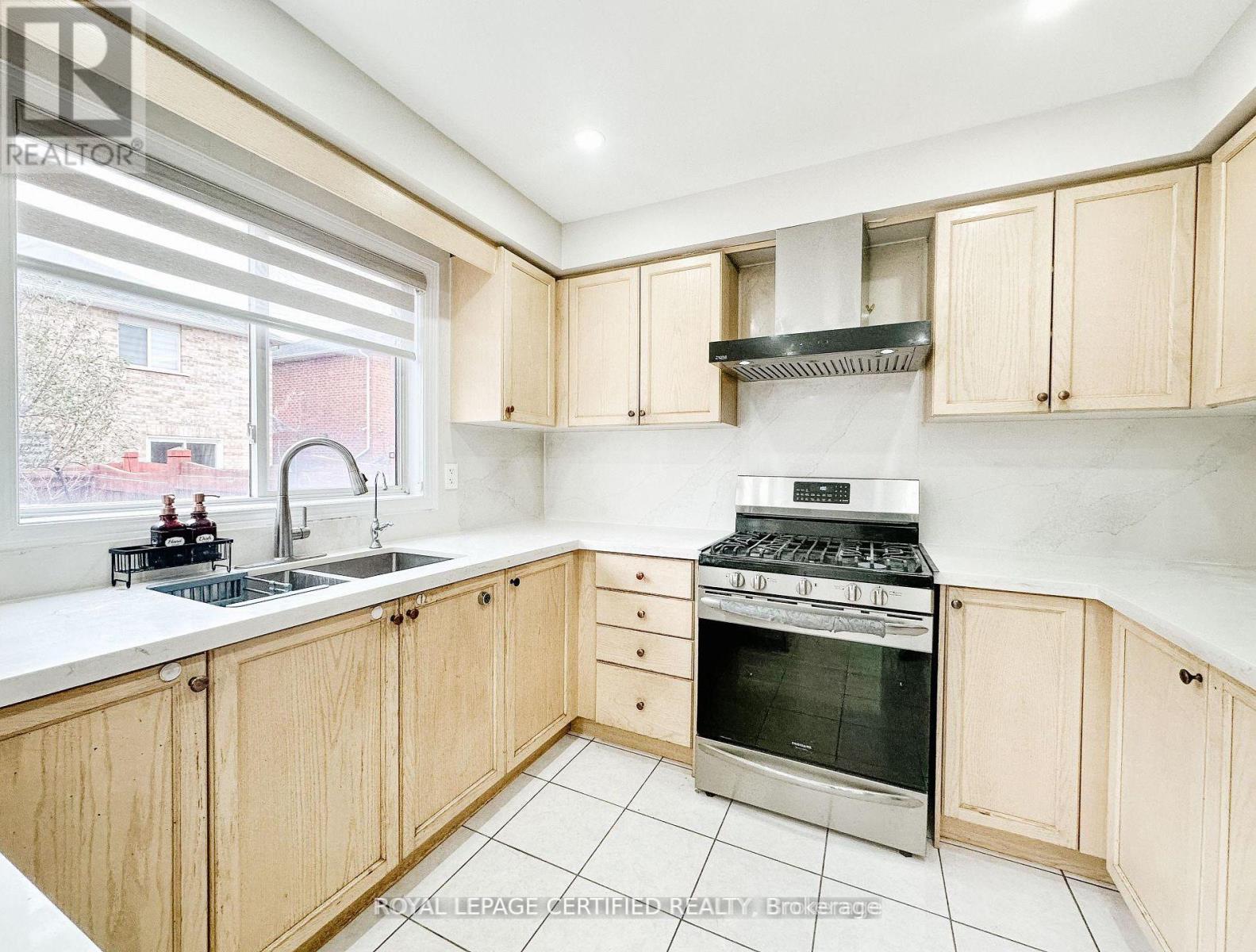 30 Lucerne Drive, Vaughan, Ontario  L4H 2Y2 - Photo 16 - N12632810