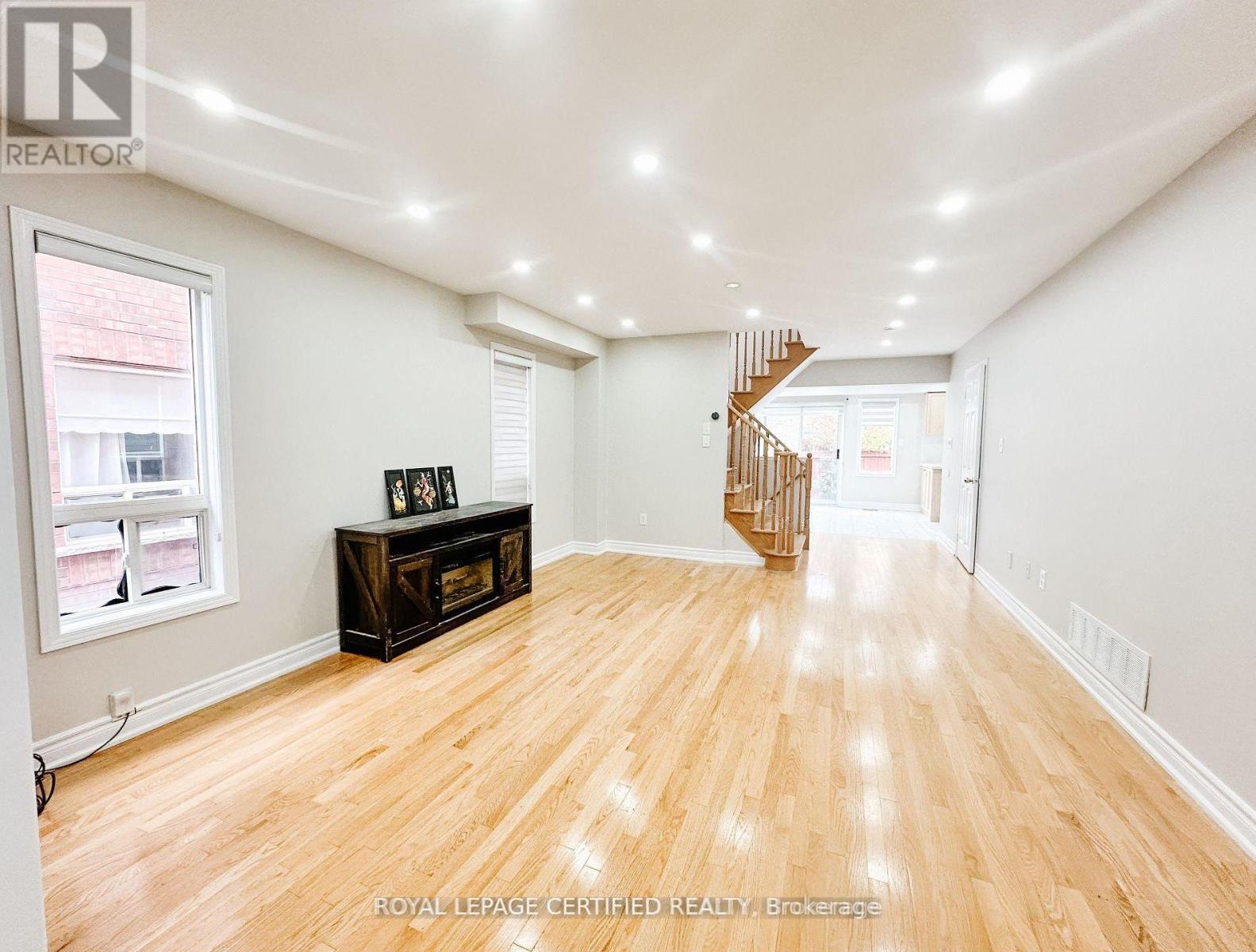 30 Lucerne Drive, Vaughan, Ontario  L4H 2Y2 - Photo 5 - N12632810