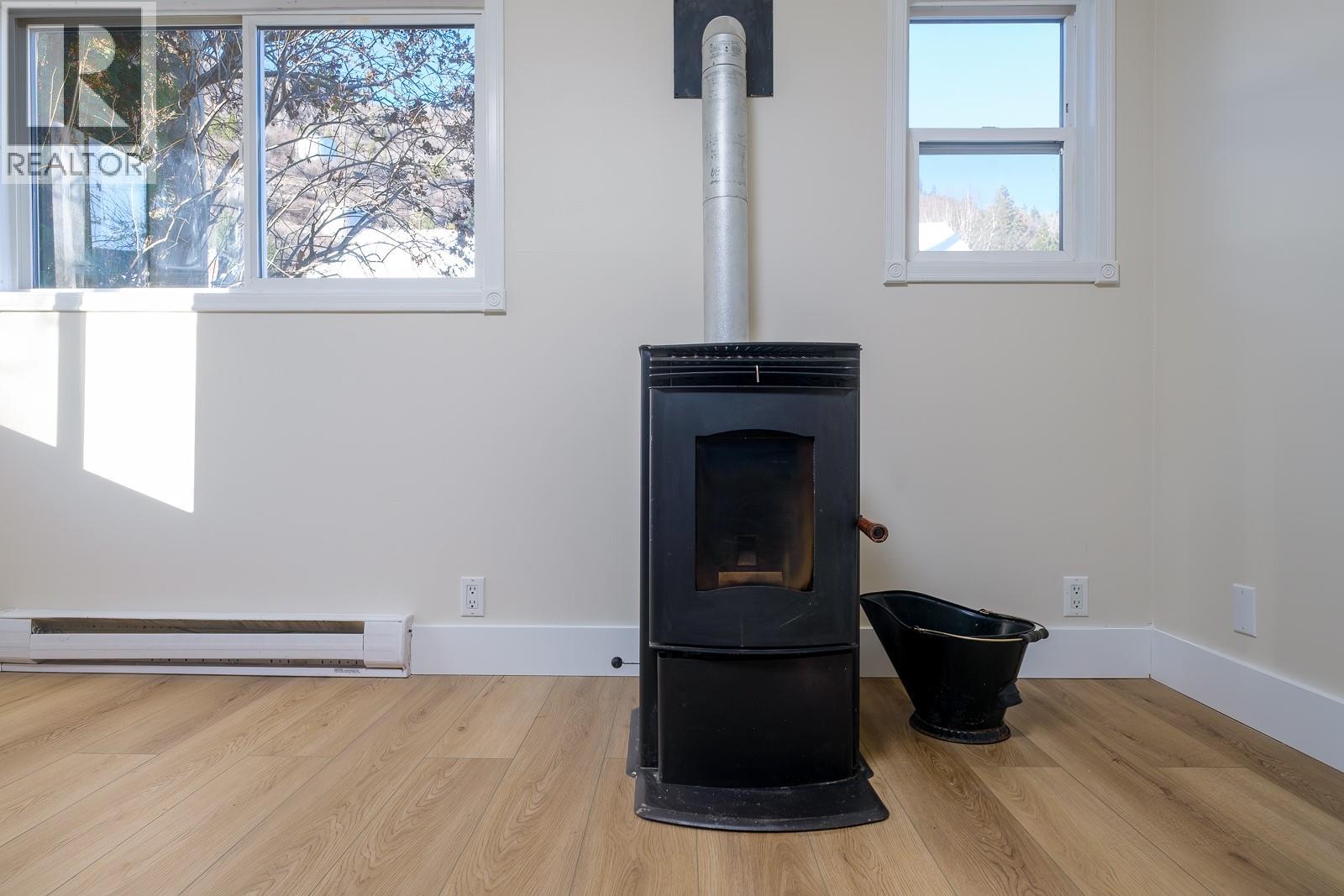 694 10th Avenue, Montrose, British Columbia  V0G 1P0 - Photo 15 - 10370198