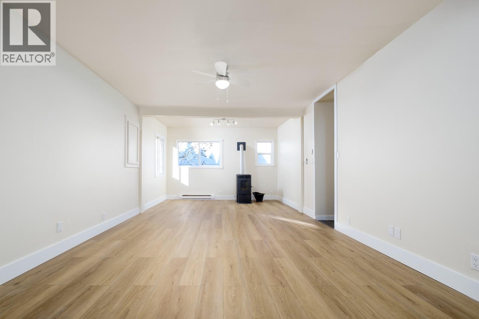 694 10th Avenue, Montrose, British Columbia  V0G 1P0 - Photo 13 - 10370198