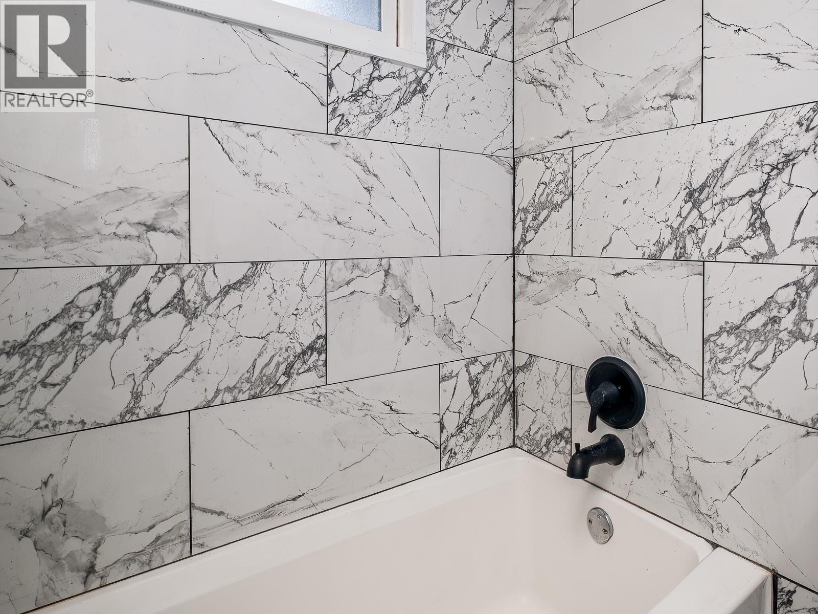 694 10th Avenue, Montrose, British Columbia  V0G 1P0 - Photo 19 - 10370198