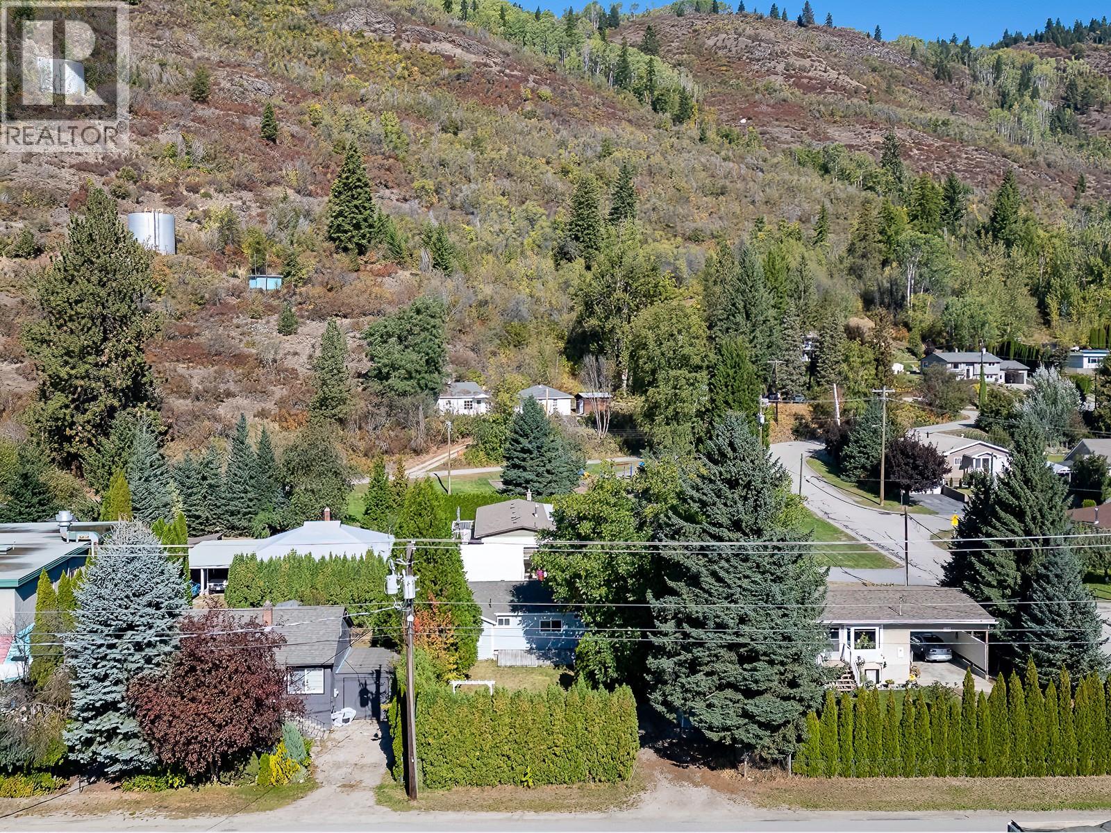 694 10th Avenue, Montrose, British Columbia  V0G 1P0 - Photo 9 - 10370198