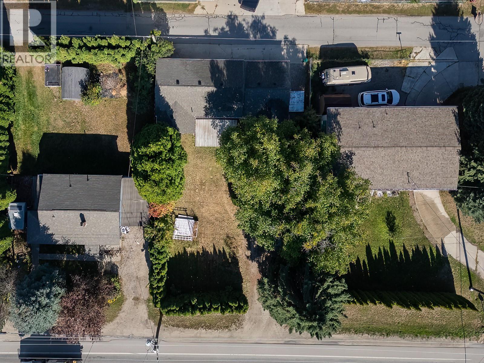 694 10th Avenue, Montrose, British Columbia  V0G 1P0 - Photo 10 - 10370198