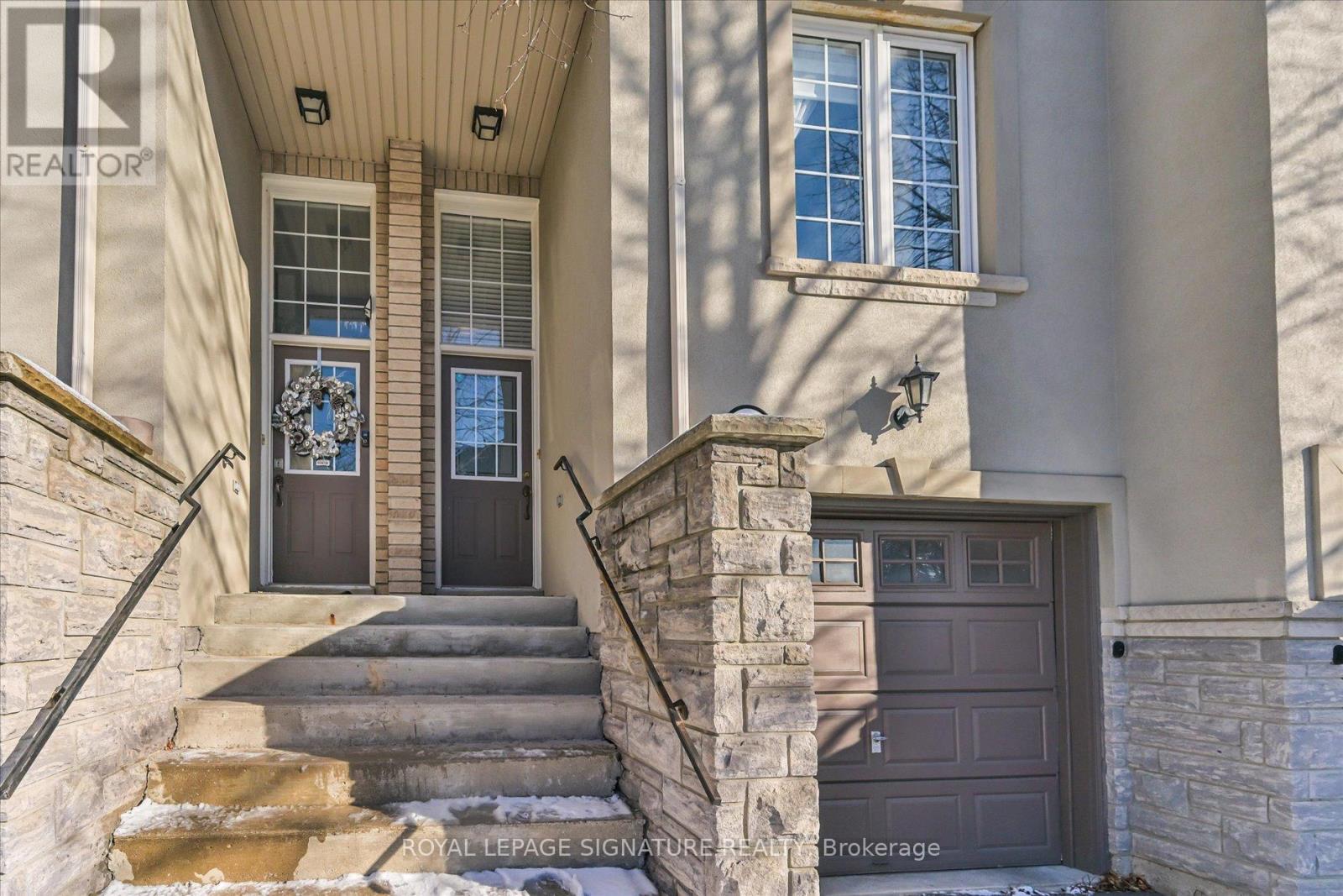 11 - 435 Hensal Circle, Mississauga, Ontario  L5A 4P1 - Photo 2 - W12632816