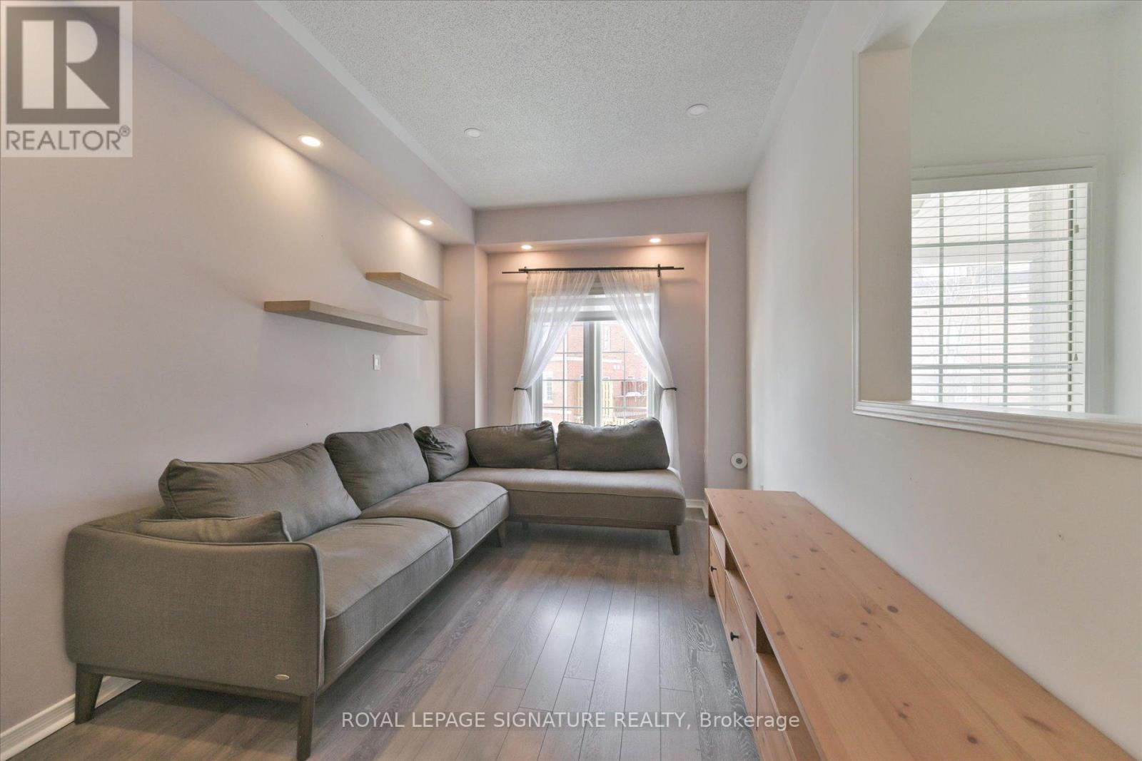 11 - 435 Hensal Circle, Mississauga, Ontario  L5A 4P1 - Photo 5 - W12632816