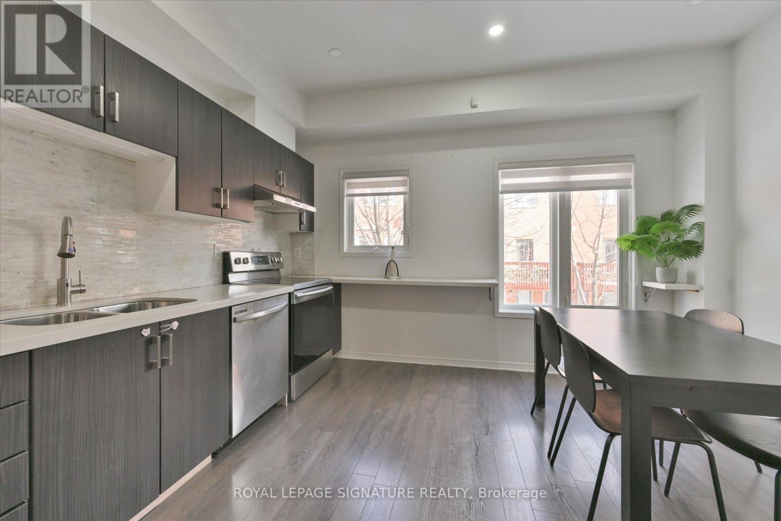 11 - 435 Hensal Circle, Mississauga, Ontario  L5A 4P1 - Photo 9 - W12632816