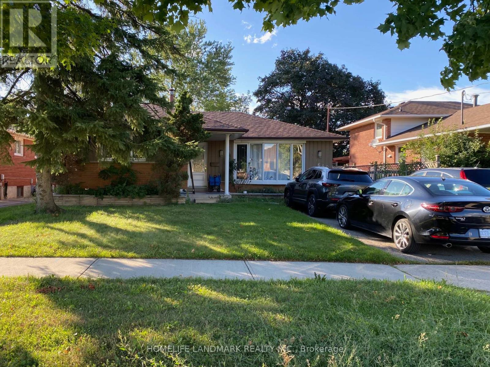 Lower - 640 Netherton Crescent, Mississauga, Ontario  L4Y 2M4 - Photo 2 - W12632820