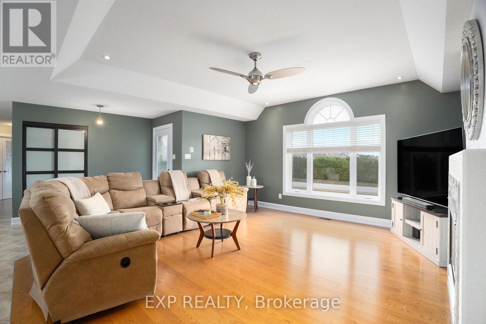 2003 Farisita Drive, Ottawa, Ontario  K0A 3H0 - Photo 8 - X12462674