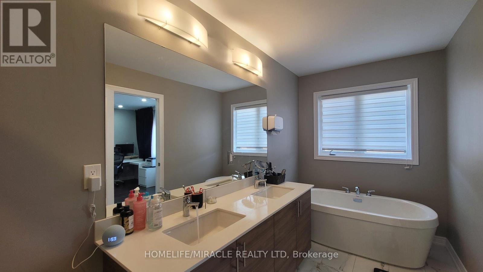 1319 Chee Chee Landing, Milton, Ontario  L9E 1L3 - Photo 35 - W12632830