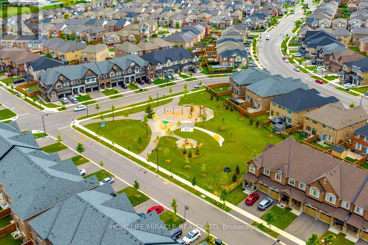 1319 Chee Chee Landing, Milton, Ontario  L9E 1L3 - Photo 4 - W12632830