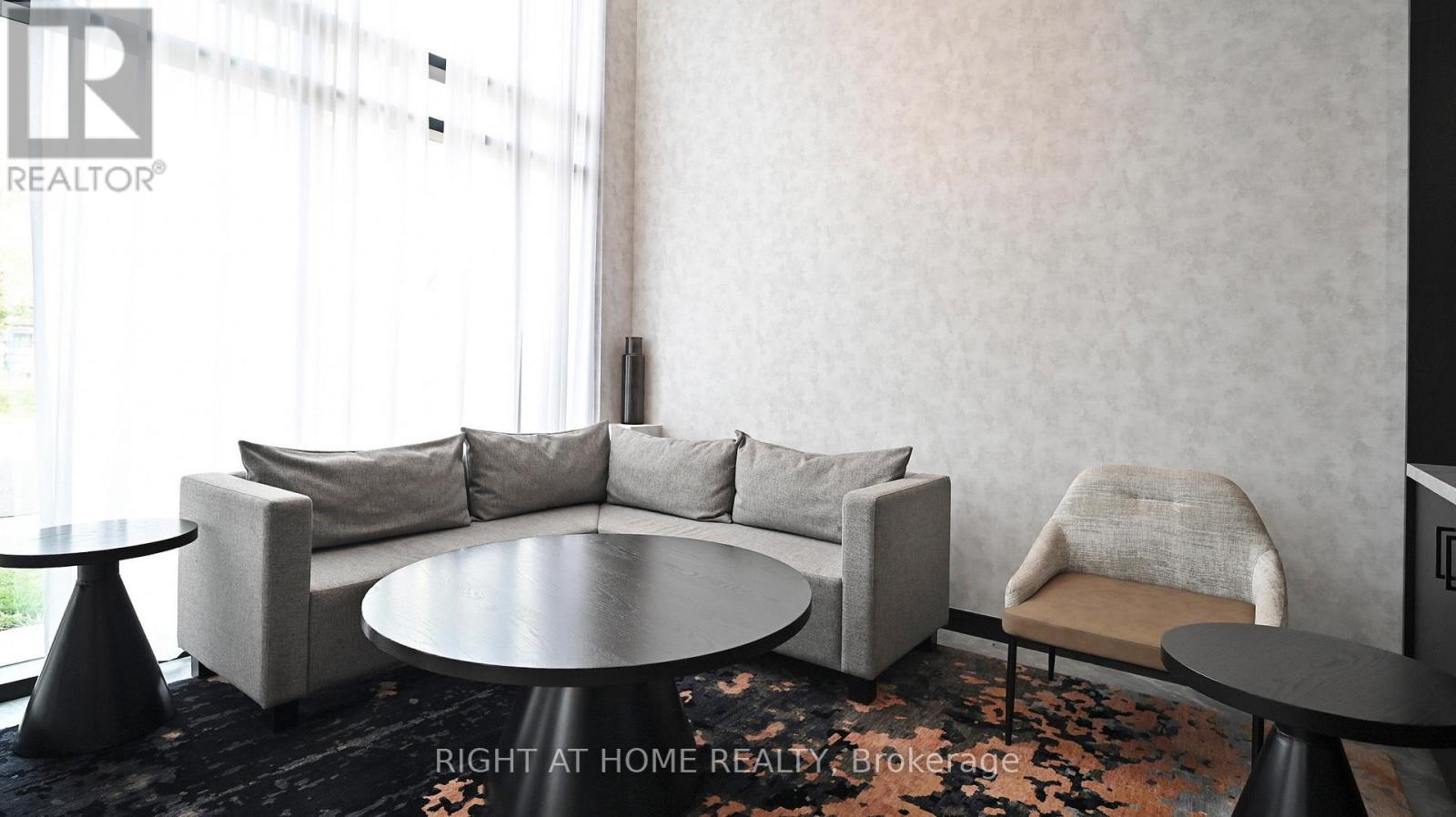 201 - 3005 Pine Glen Road, Oakville, Ontario  L6M 5P5 - Photo 3 - W12632836