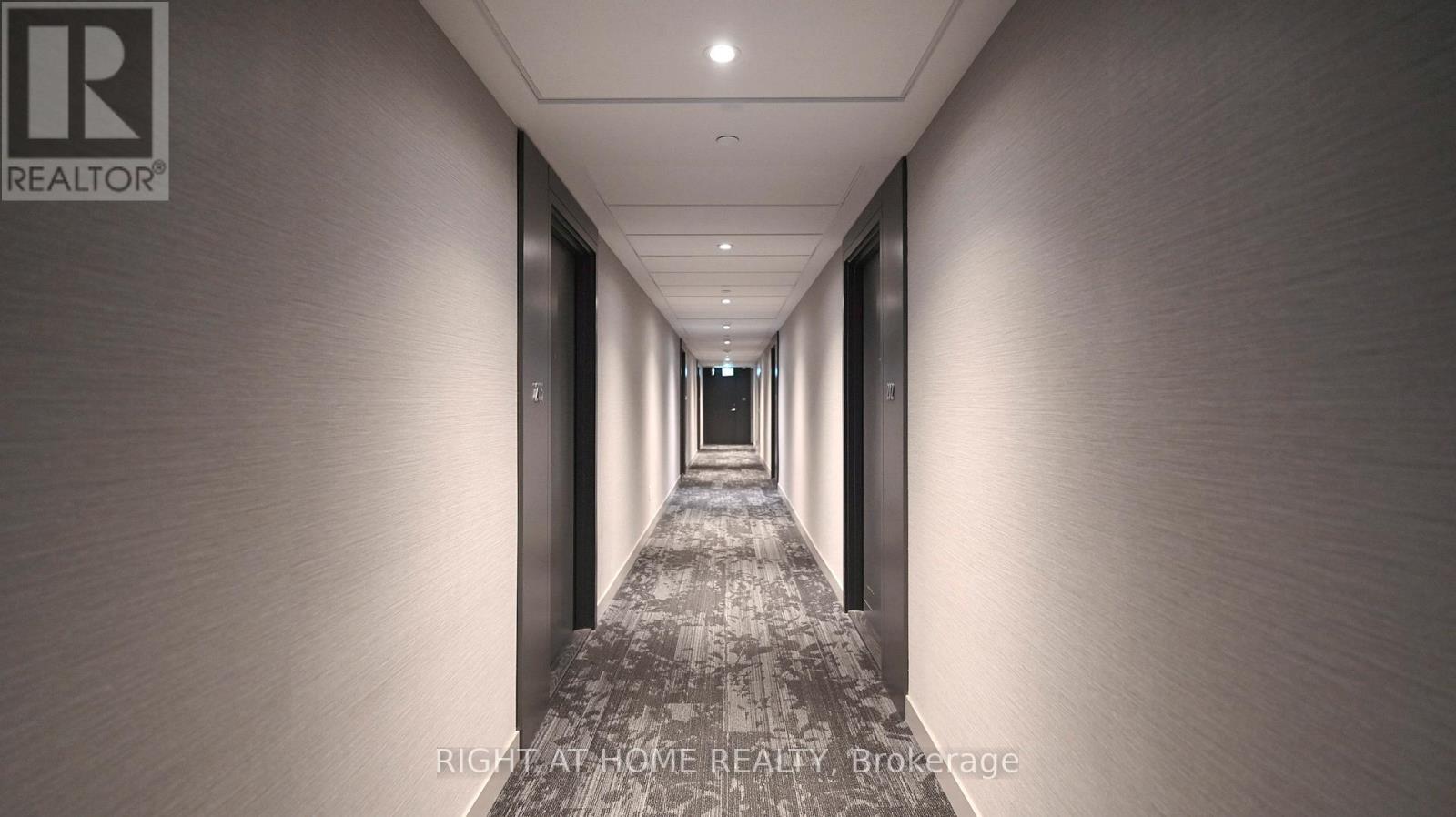 201 - 3005 Pine Glen Road, Oakville, Ontario  L6M 5P5 - Photo 4 - W12632836