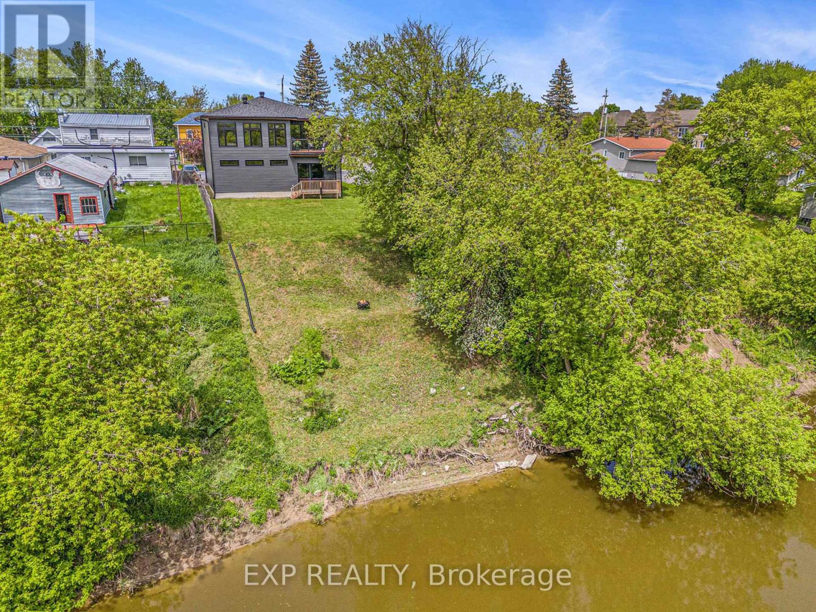 1056 Notre Dame Street, Russell, Ontario  K0A 1W0 - Photo 31 - X12601380