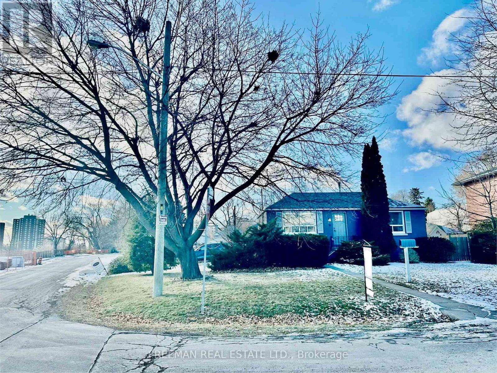 6 LLOYD GEORGE AVENUE, Toronto, Ontario