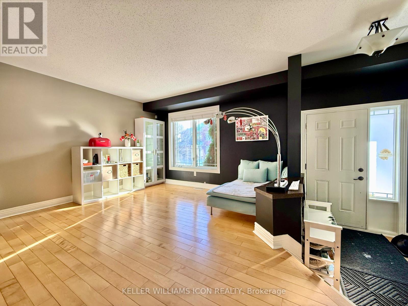 40 Huntcliff Place, Ottawa, Ontario K2G 6Z8 - Photo 2 - X12632856