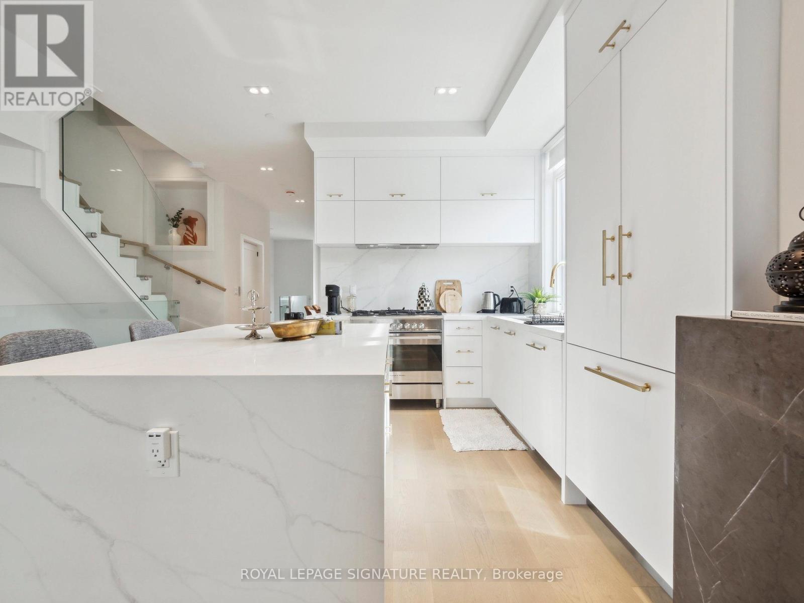 1 Flax Field Lane, Toronto, Ontario  M2N 0L5 - Photo 9 - C12632864