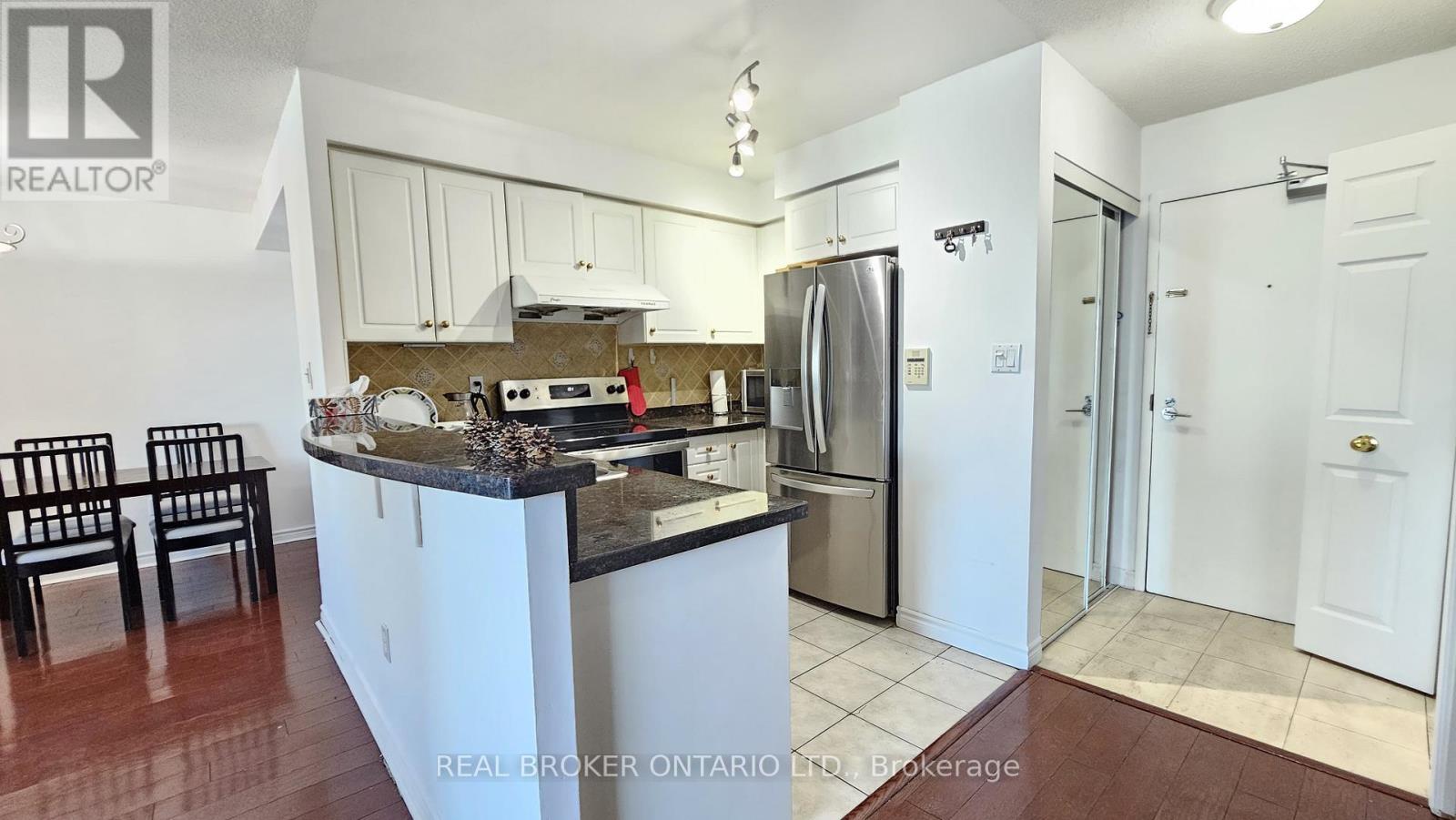 1516 - 7 Lorraine Drive, Toronto, Ontario  M2N 2E3 - Photo 2 - C12632580
