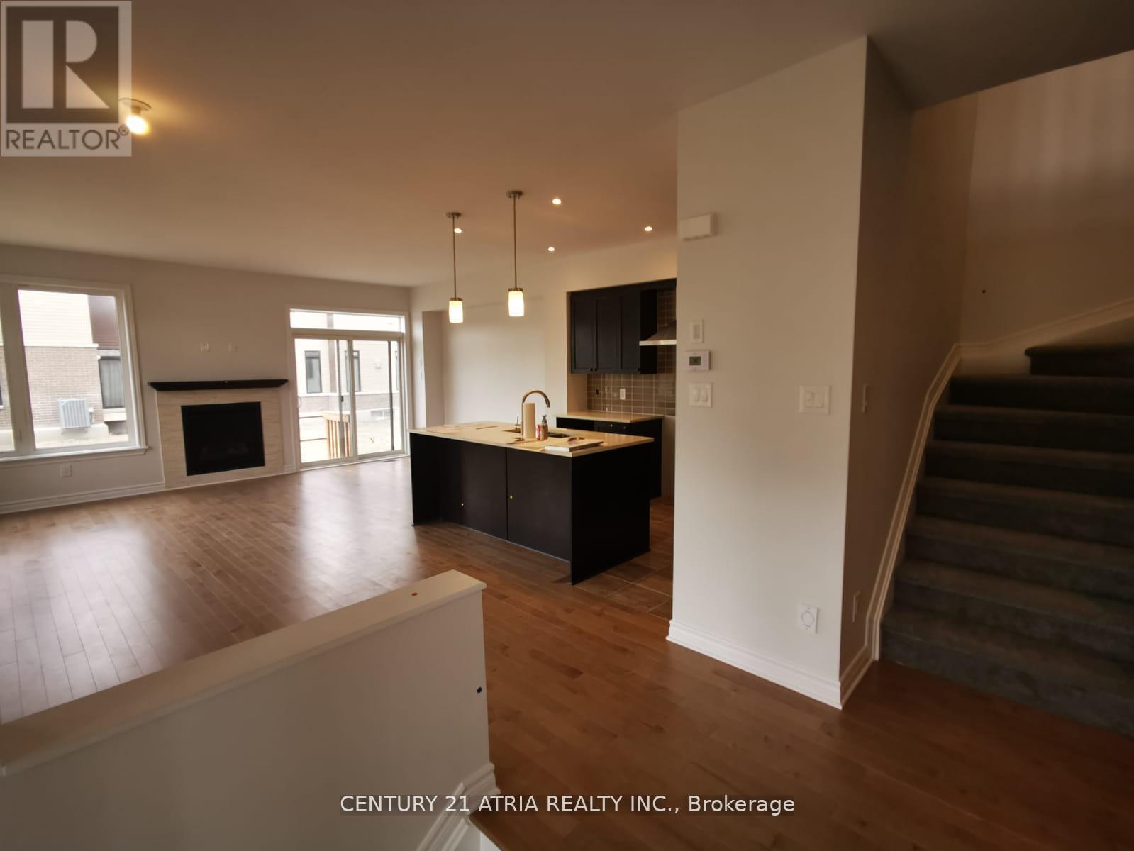 534 Triangle Street, Ottawa, Ontario  K2S 1E7 - Photo 4 - X12432516